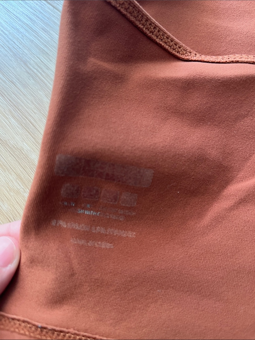 Amazon Basics Performance Rust Cropped V-Neck Tank - Picture 5 of 6
